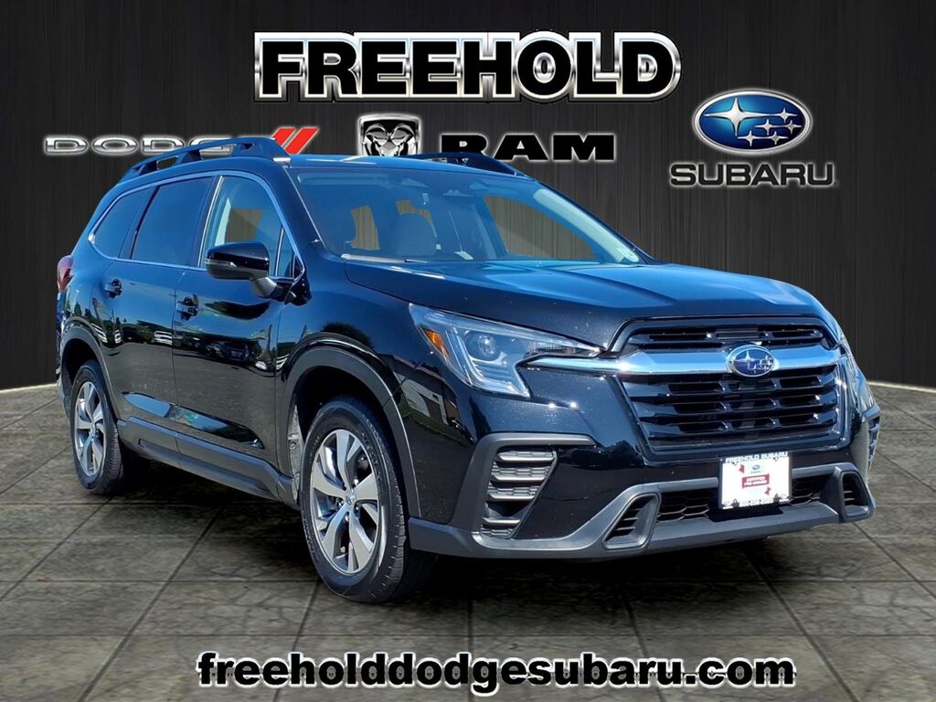 2023 Subaru Ascent Premium — photo 1 of 13