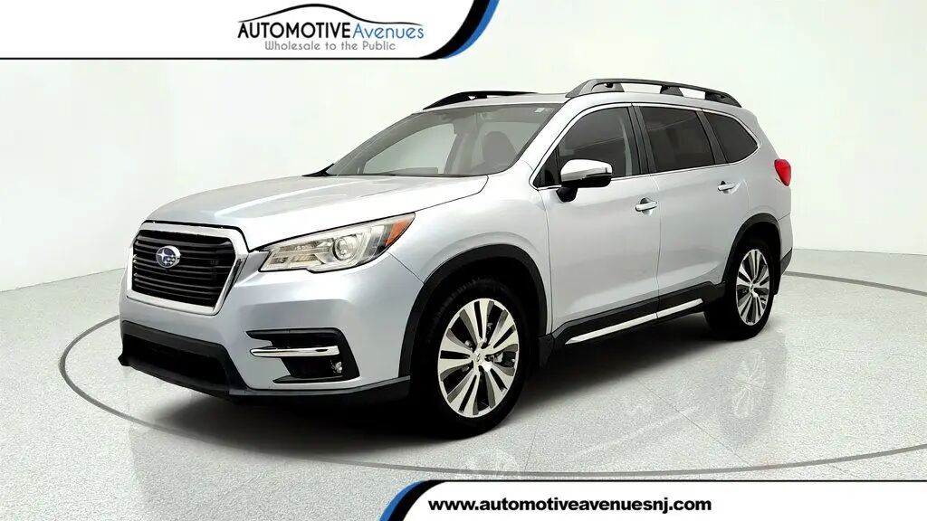 2022 Subaru Ascent Touring — photo 1 of 13