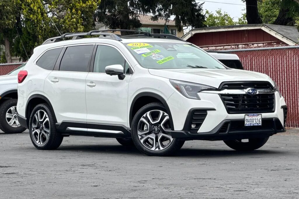 2023 Subaru Ascent Limited 8-Passenger — photo 1 of 10