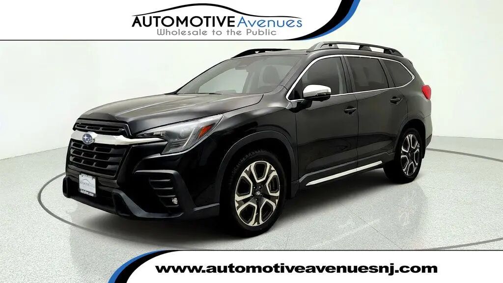 2023 Subaru Ascent Limited 7-Passenger — photo 1 of 13