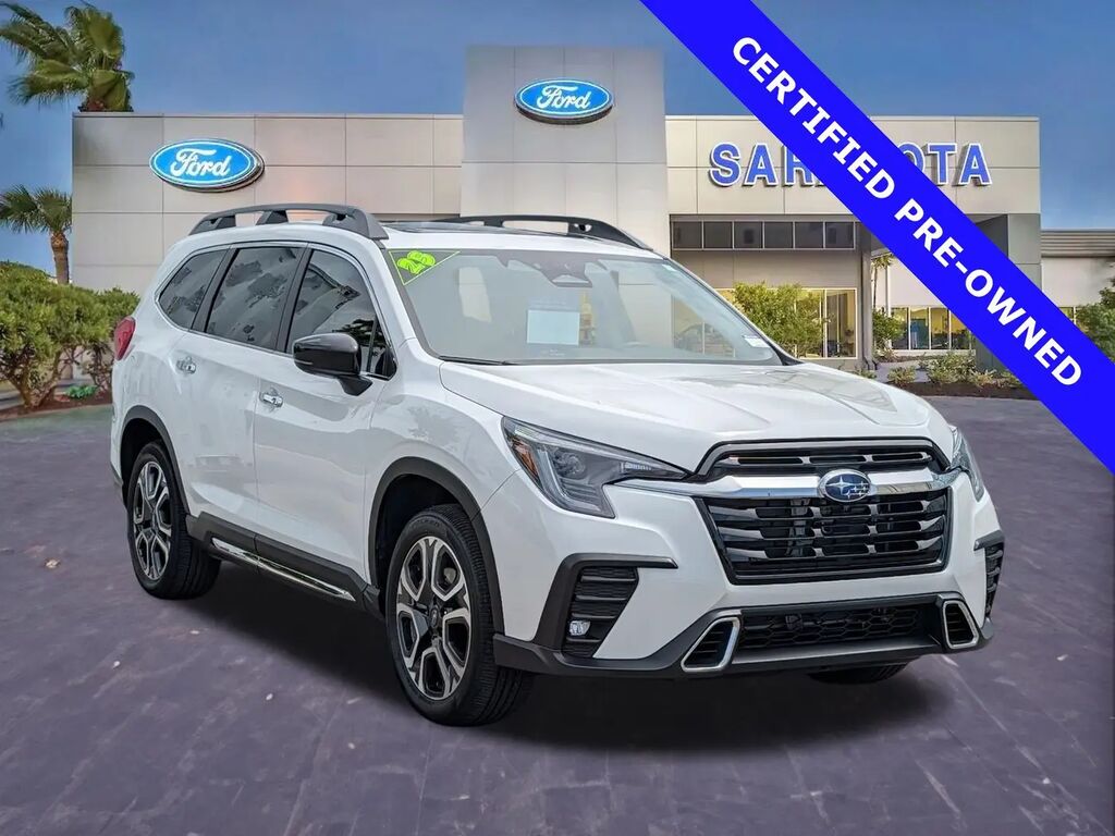 2025 Subaru Ascent Touring — photo 1 of 13