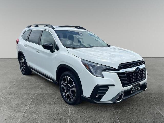 2025 Subaru Ascent Touring — photo 1 of 6