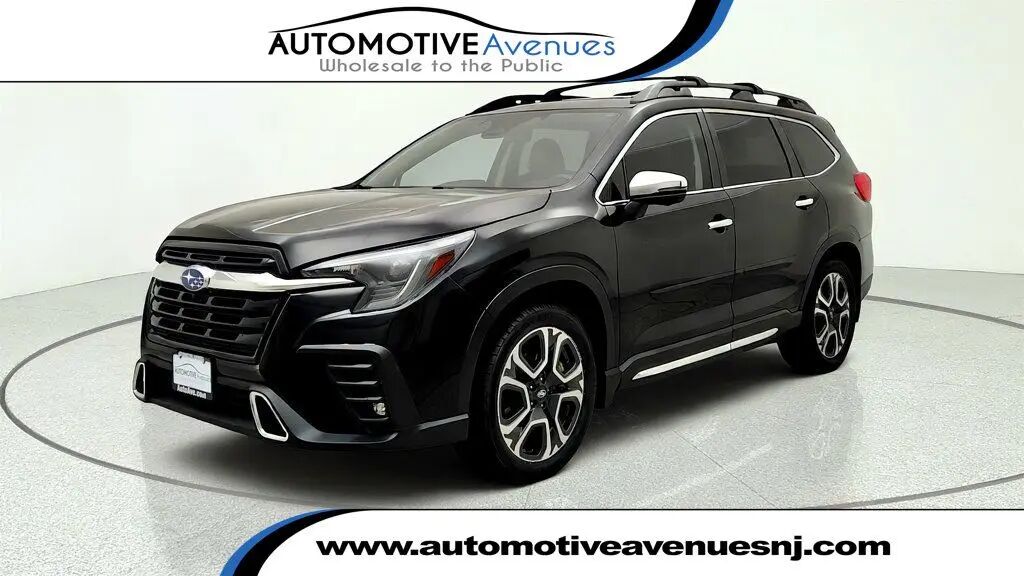 2023 Subaru Ascent Touring — photo 1 of 13