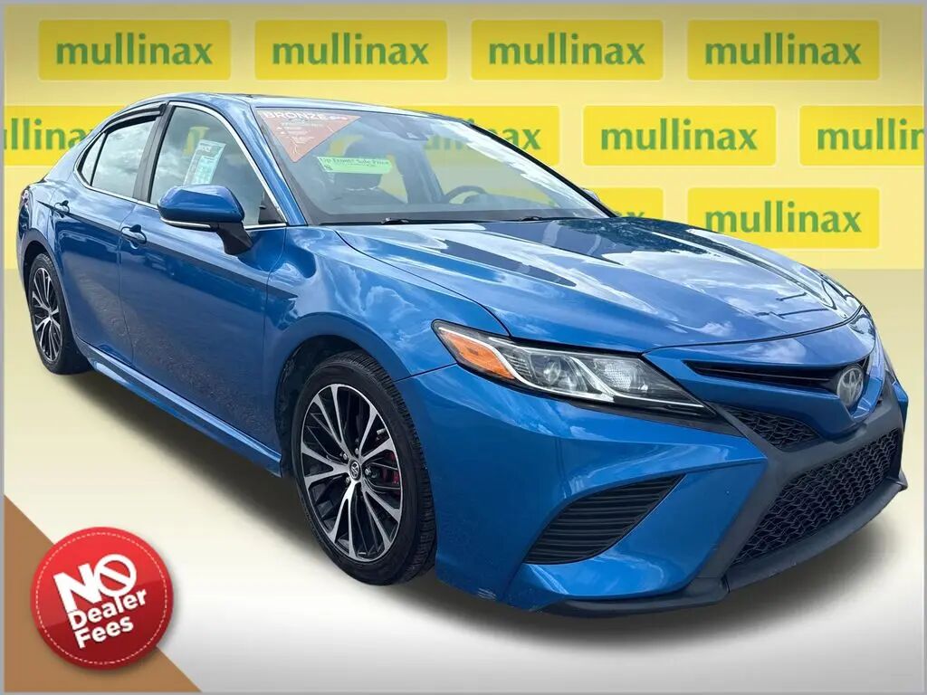 2019 Toyota Camry SE — photo 1 of 13