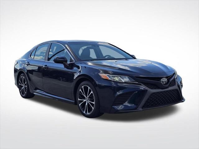 2018 Toyota Camry SE — photo 1 of 13