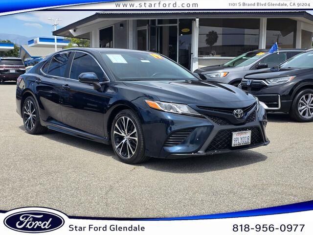 2019 Toyota Camry SE — photo 1 of 13