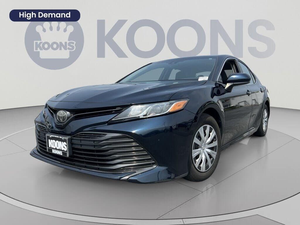 2018 Toyota Camry LE — photo 1 of 1