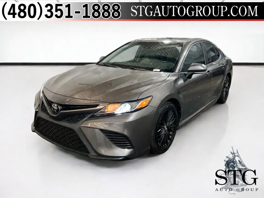2018 Toyota Camry SE — photo 1 of 13