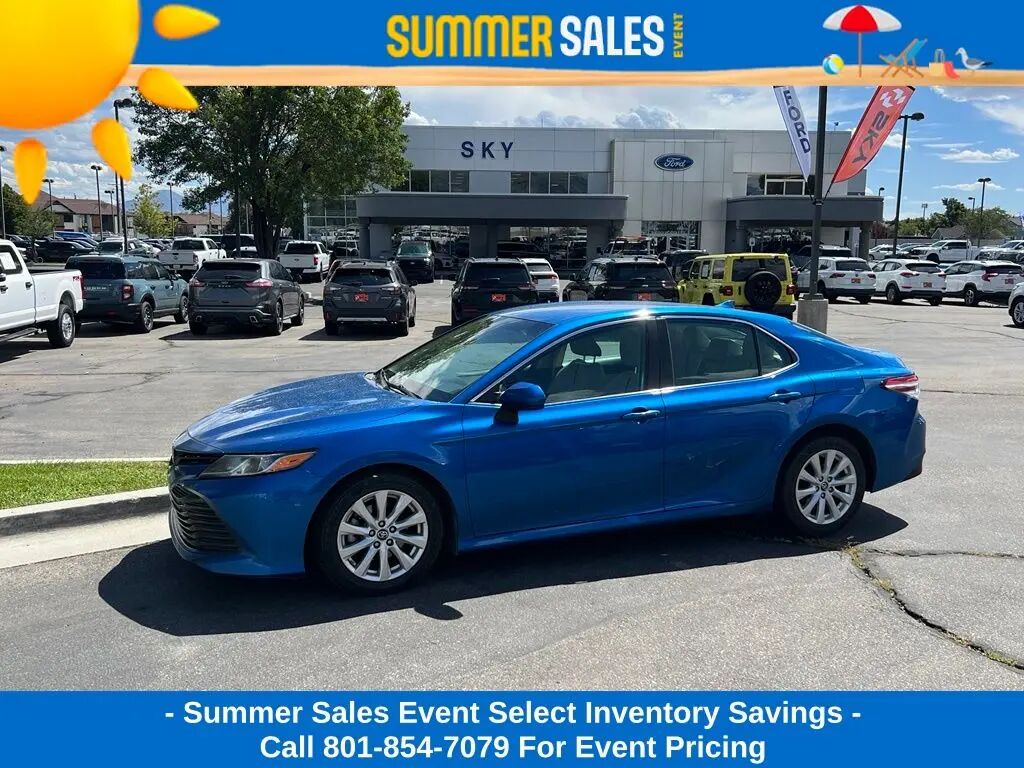 2019 Toyota Camry LE — photo 1 of 13