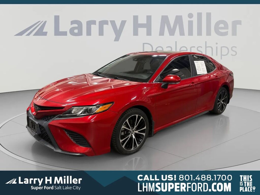 2019 Toyota Camry SE — photo 1 of 13