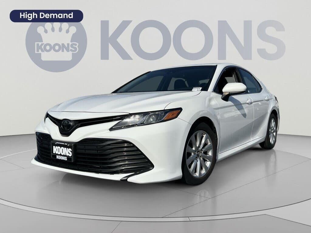 2018 Toyota Camry LE — photo 1 of 1