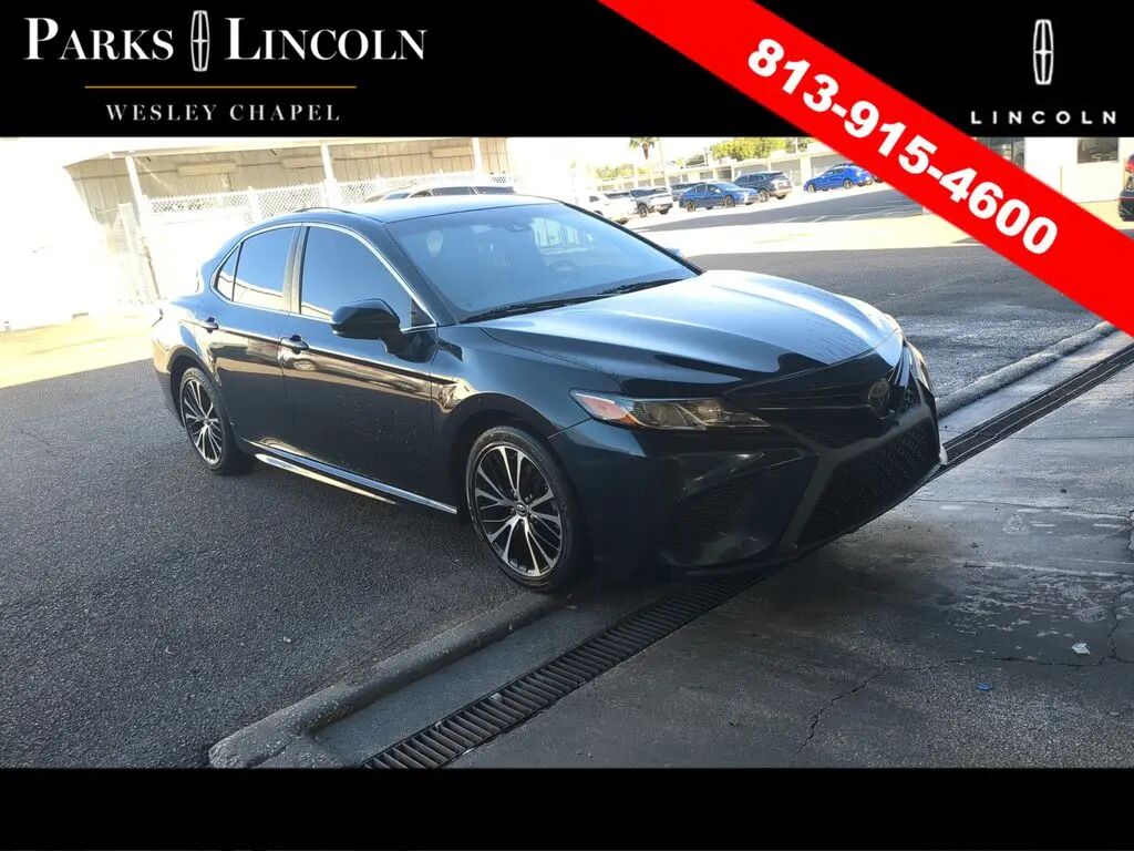 2019 Toyota Camry SE — photo 1 of 13