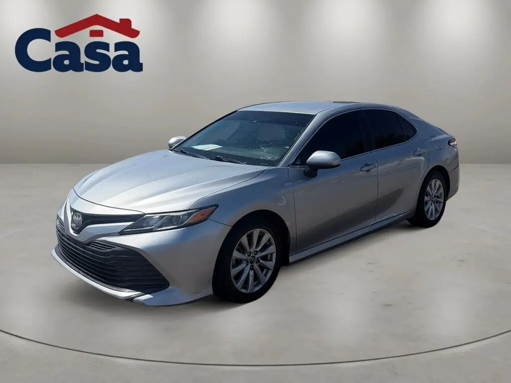 2018 Toyota Camry SE — photo 1 of 12