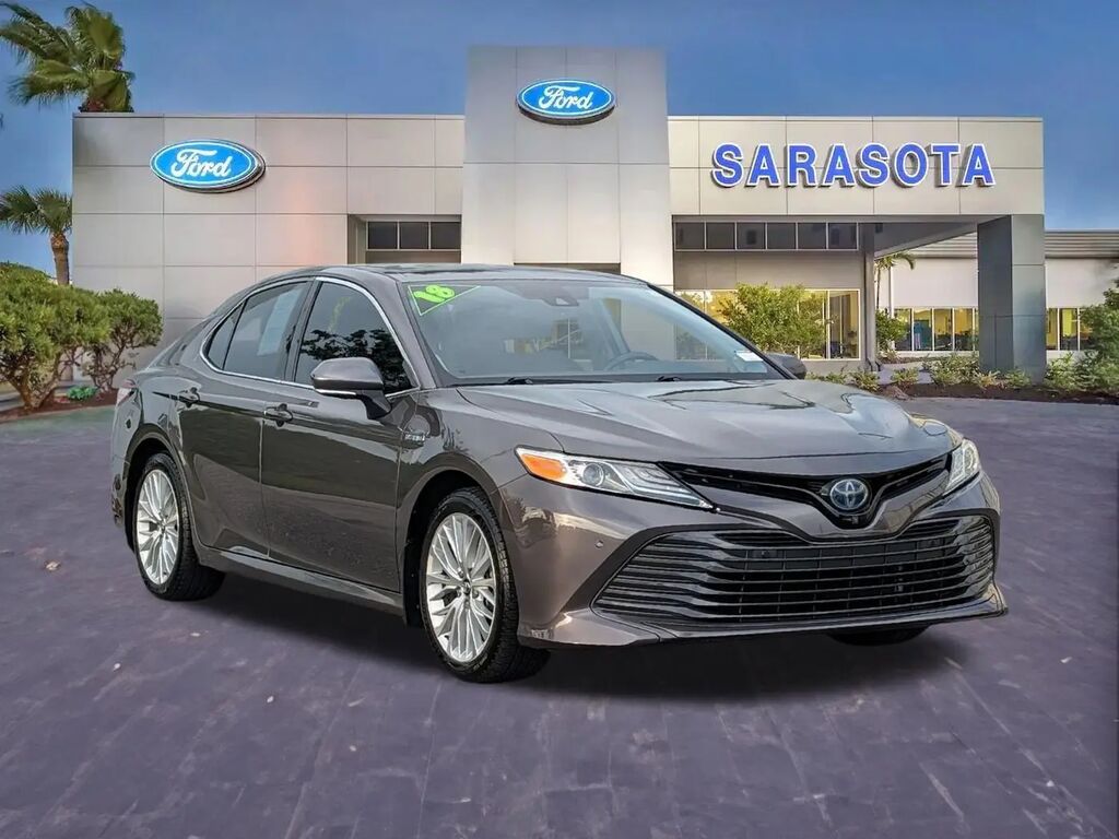 2018 Toyota Camry Hybrid XLE — photo 1 of 13