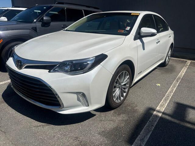 2018 Toyota Avalon Hybrid Limited — photo 1 of 7
