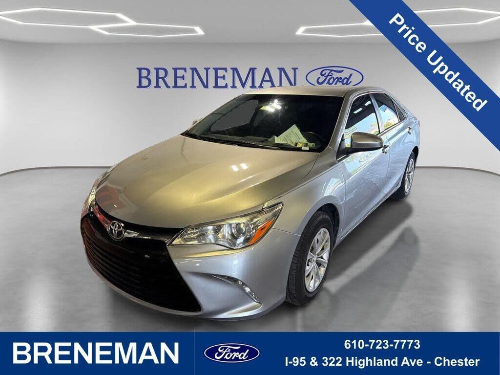 2017 Toyota Camry LE — photo 1 of 1