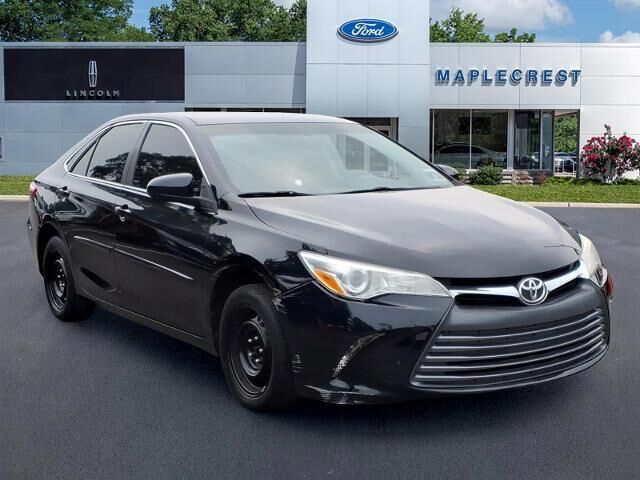 2017 Toyota Camry LE — photo 1 of 1