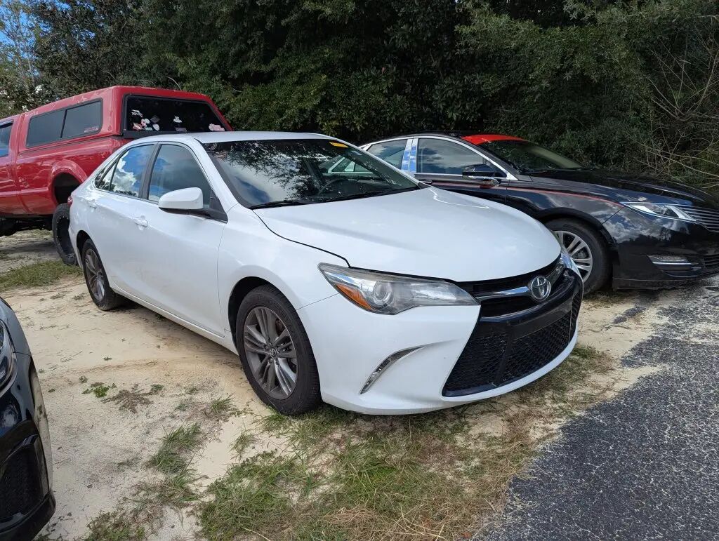 2017 Toyota Camry SE — photo 1 of 13