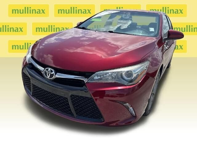 2017 Toyota Camry SE — photo 1 of 2