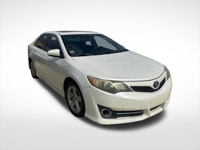 2014 Toyota Camry SE — photo 1 of 10