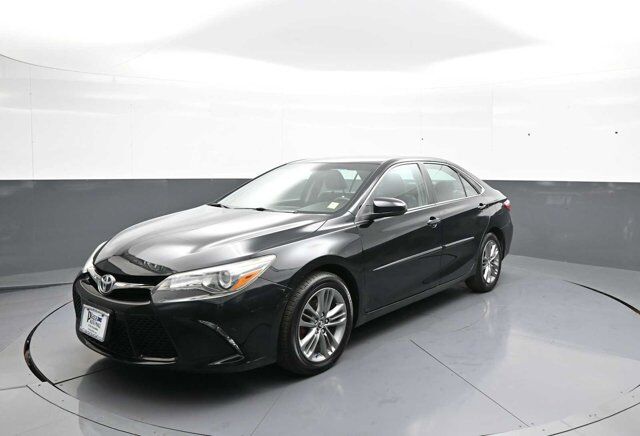 2016 Toyota Camry LE — photo 1 of 1