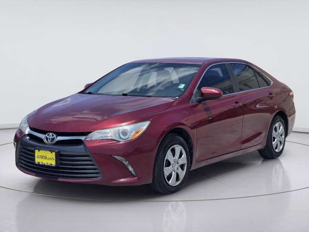 2017 Toyota Camry LE — photo 1 of 1
