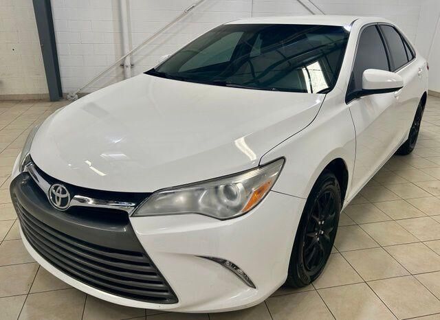 2017 Toyota Camry LE — photo 1 of 13