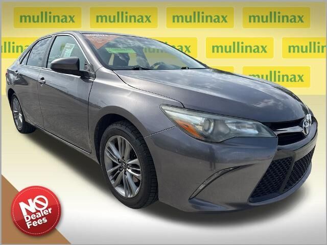 2017 Toyota Camry SE — photo 1 of 7