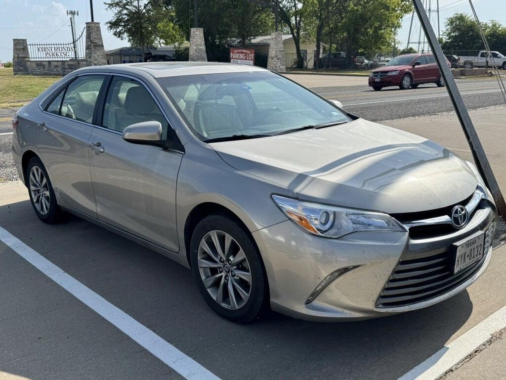 2017 Toyota Camry XLE — photo 1 of 10
