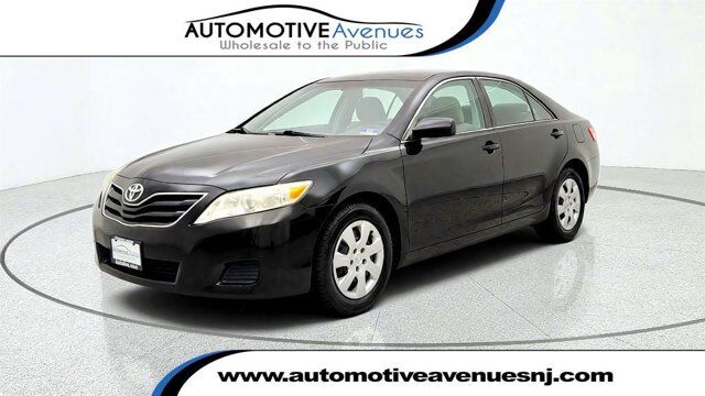 2010 Toyota Camry LE — photo 1 of 13