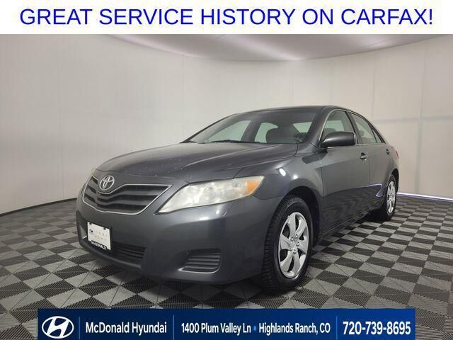 2011 Toyota Camry LE — photo 1 of 2