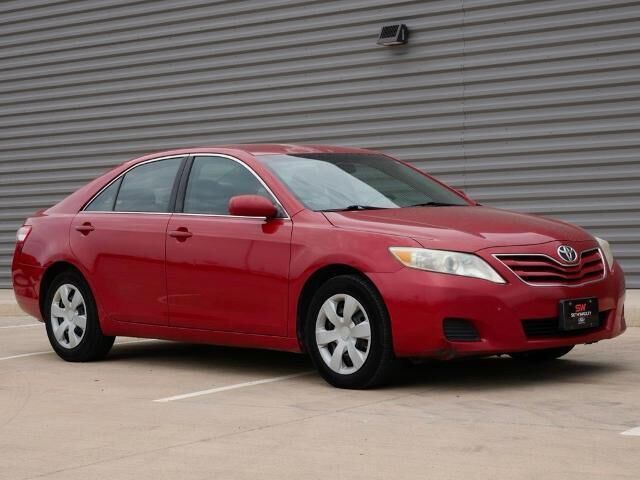 2011 Toyota Camry LE — photo 1 of 2