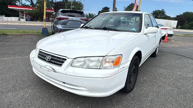 2000 Toyota Camry LE Sedan 4D