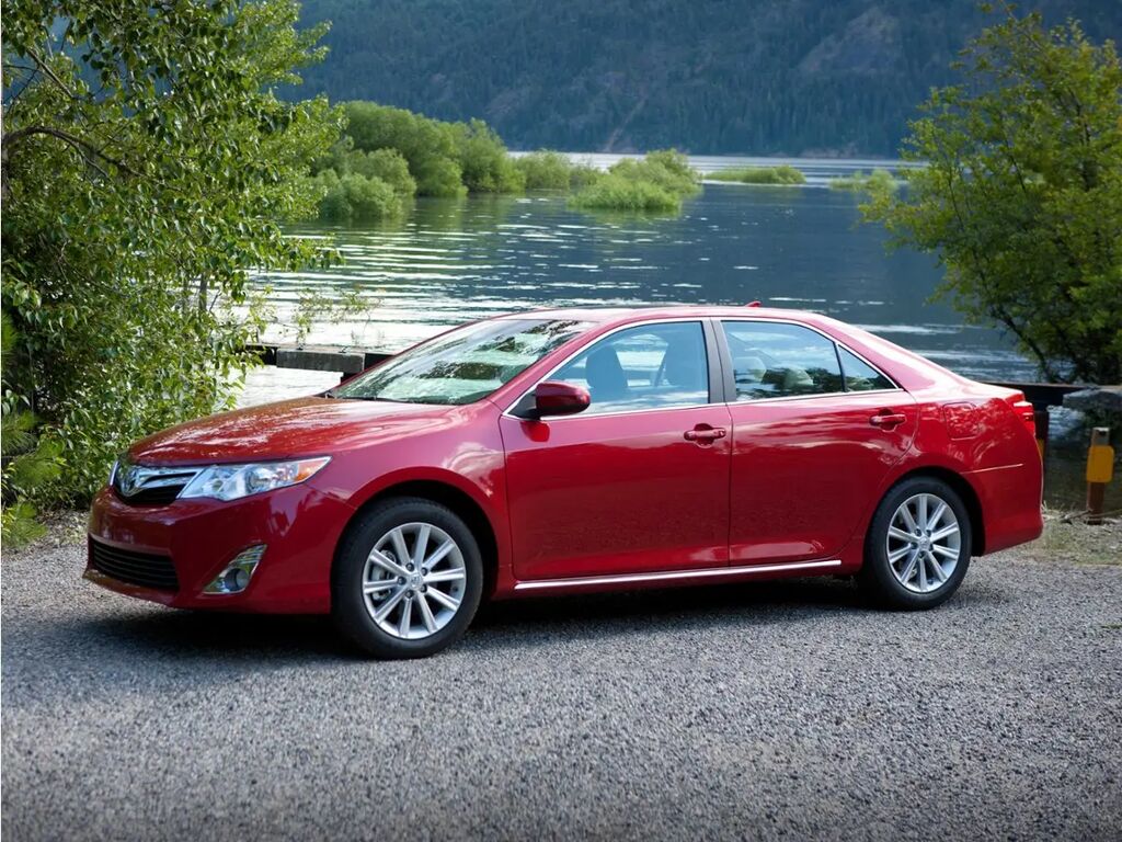 2012 Toyota Camry SE V6 — photo 1 of 1