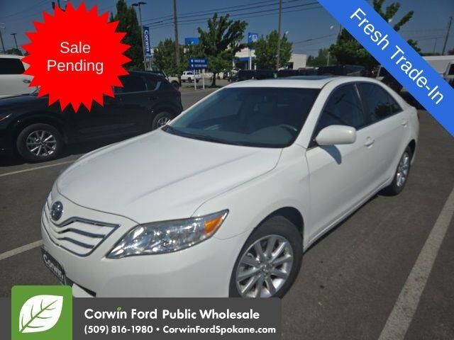 2011 Toyota Camry XLE V6 — photo 1 of 2