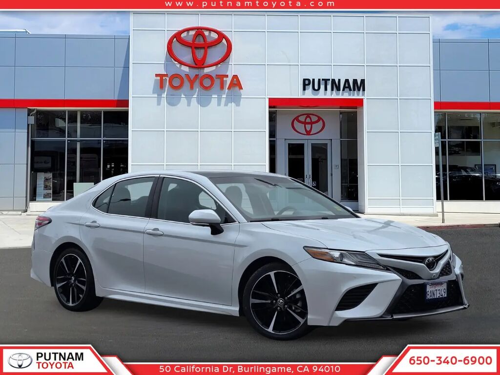 2018 Toyota Camry XLE V6 — photo 1 of 13