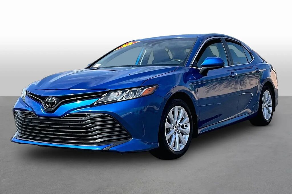2020 Toyota Camry LE — photo 1 of 13