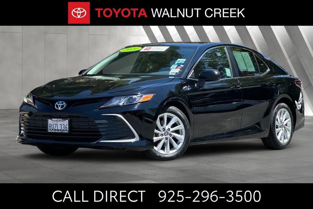 2021 Toyota Camry LE — photo 1 of 9