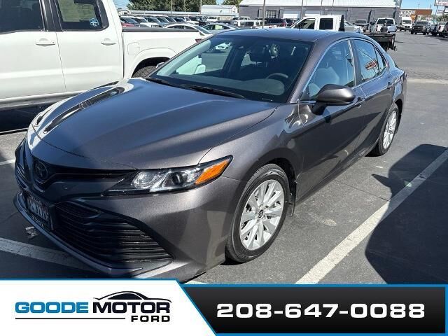 2020 Toyota Camry LE — photo 1 of 6