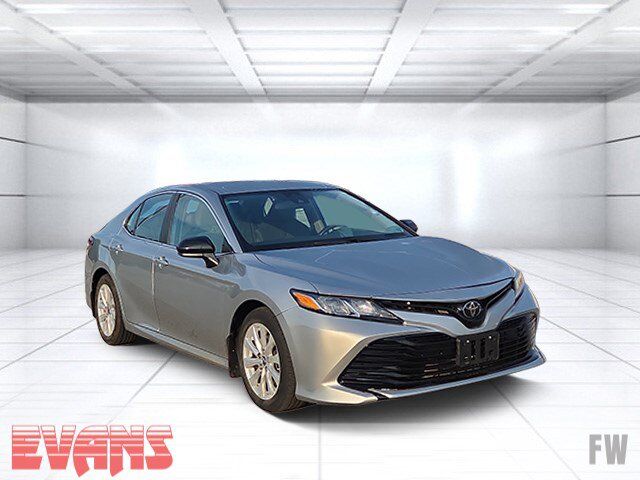 2020 Toyota Camry LE — photo 1 of 1