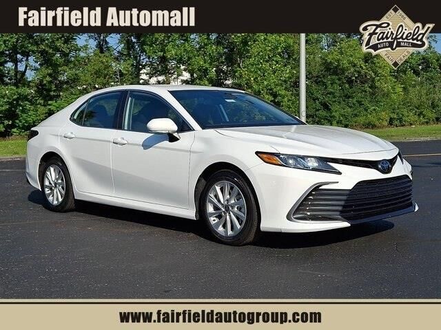 2024 Toyota Camry LE — photo 1 of 13