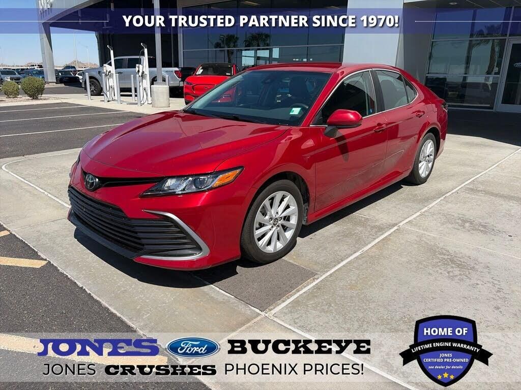 2024 Toyota Camry LE — photo 1 of 1