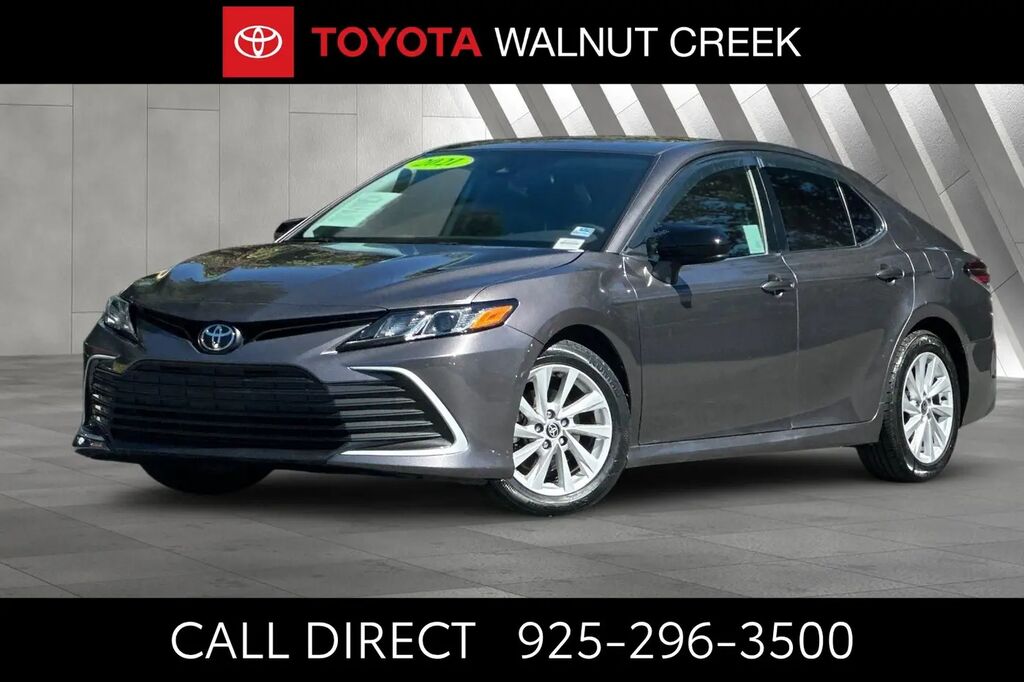 2021 Toyota Camry LE — photo 1 of 10