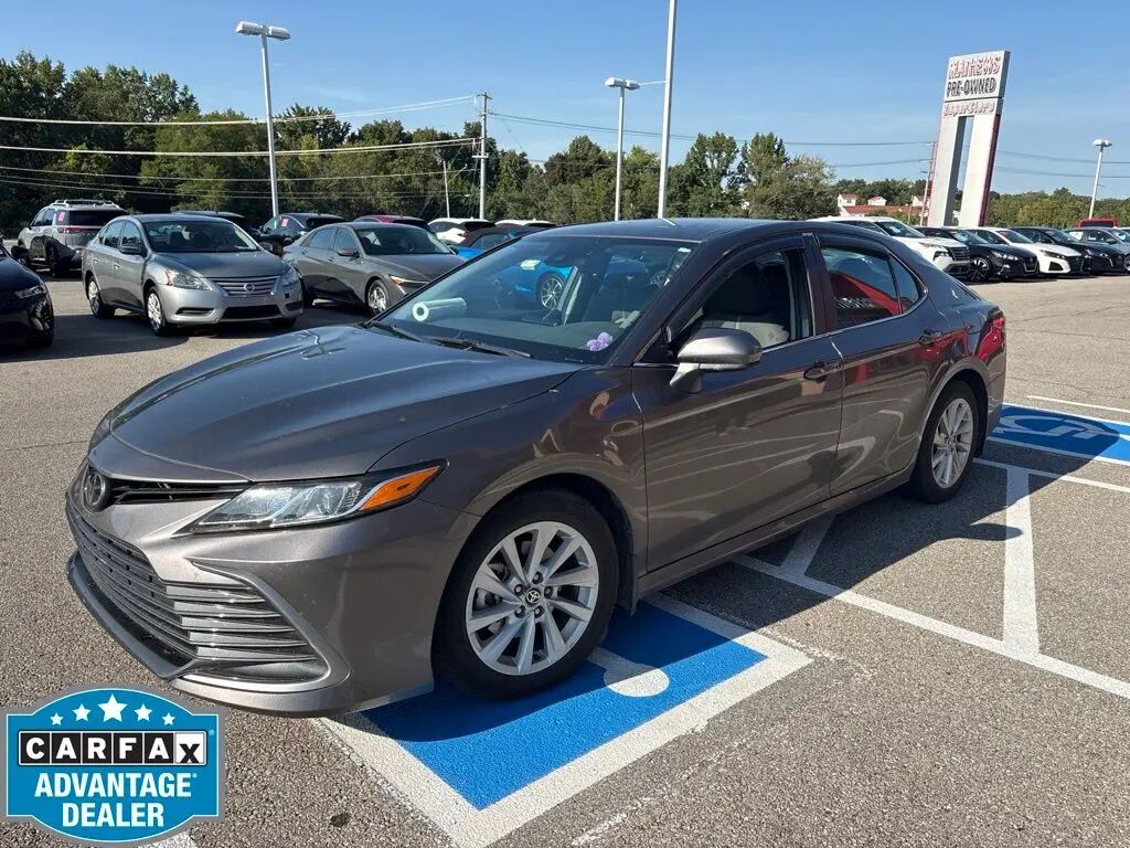 2024 Toyota Camry LE — photo 1 of 3
