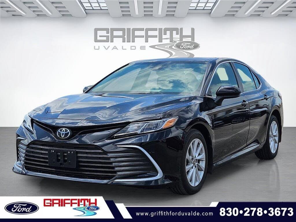 2023 Toyota Camry LE — photo 1 of 1