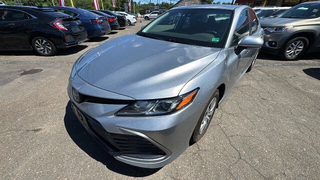 2022 Toyota Camry Hybrid LE