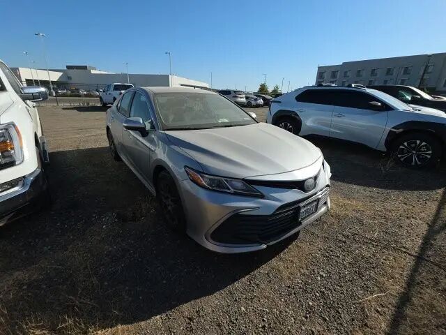 2021 Toyota Camry Hybrid LE — photo 1 of 5