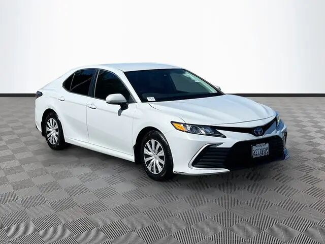 2023 Toyota Camry Hybrid LE — photo 1 of 13