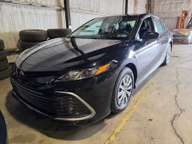 2022 Toyota Camry Hybrid LE