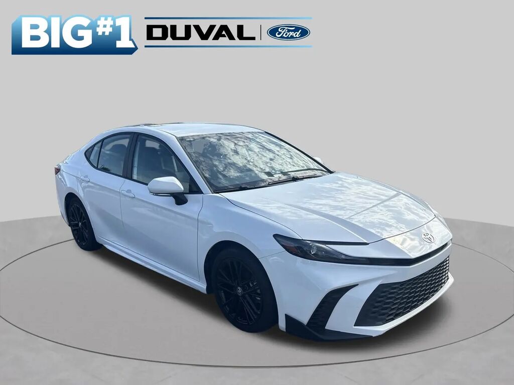2025 Toyota Camry SE — photo 1 of 13